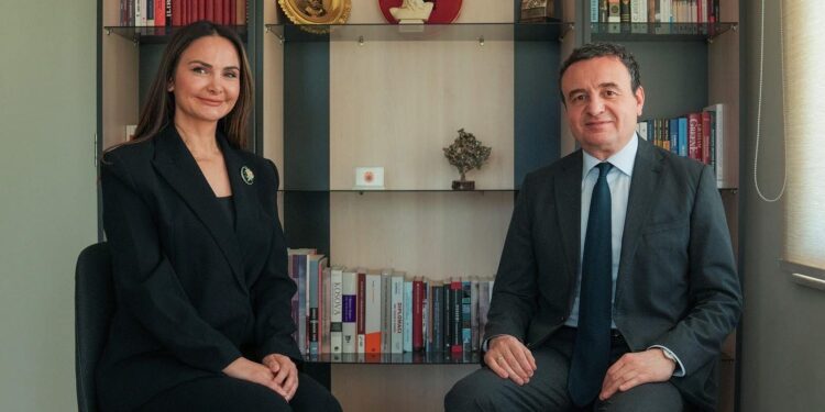 Elvira Ibrahimi-Hoti i bashkohet LVV, pjesë e listës për deputete