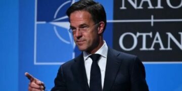 “Politico”: Rutte propozon që vendet e NATO-s t’i ndajnë Ukrainës 0.25% të PBB-së