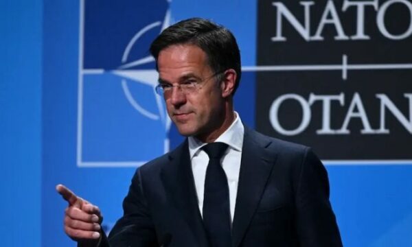 “Politico”: Rutte propozon që vendet e NATO-s t’i ndajnë Ukrainës 0.25% të PBB-së