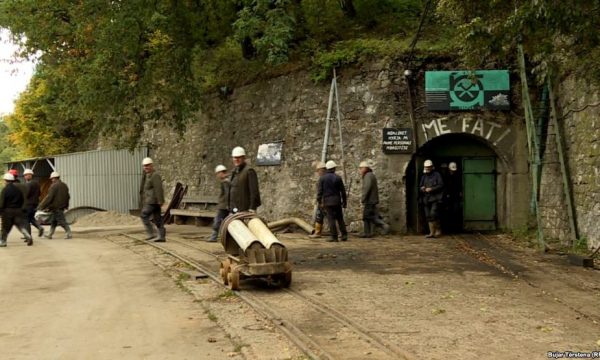 Disa minatorë dalin nga miniera e Trepçës, të tjerët vazhdojnë të mbesin të ngujuar
