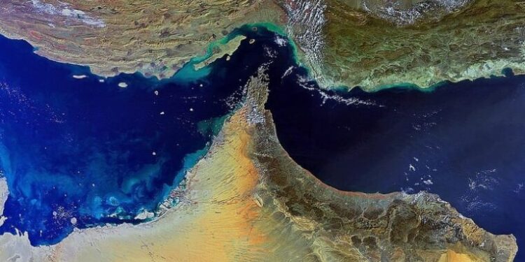 Lufta në Iran godet eksportet e naftës, Iraku nxjerr vetëm 10 milionë fuçi përmes Hormuzit