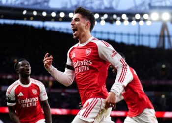 Arsenali momentalisht kampion i Premier League