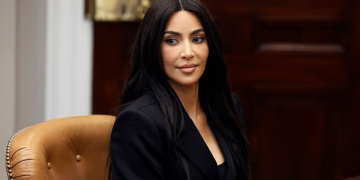 Kim Kardashian trondit fansat me një lajm të rëndësishëm për shëndetin e saj