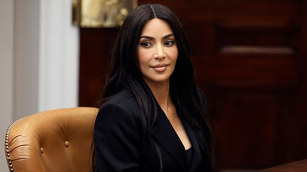 Kim Kardashian trondit fansat me një lajm të rëndësishëm për shëndetin e saj