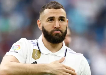 Karim Benzema ndan pamje nga Haxhi në Mekë (VIDEO)