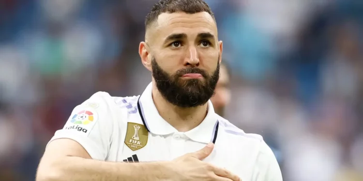 Karim Benzema ndan pamje nga Haxhi në Mekë (VIDEO)
