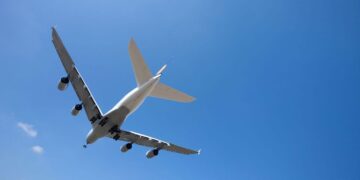Iu përkeqësua gjendja shëndetësore në aeroplan, doktori kosovar i ofron ndihmë gruas gjatë fluturimit drejt Milanos