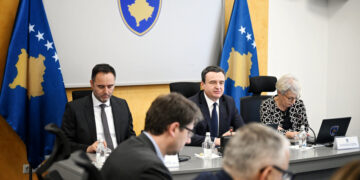 Mblidhet Qeveria në detyrë: Ndan 2 milionë euro për “linjat e fluturimit për destinacionet që shërbejnë mërgatën”