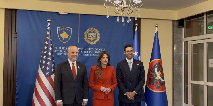Kongresistët amerikanë takohen me Haxhiun në Presidencë