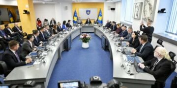 Profesori i ekonomisë: Qeveria Kurti do të prodhojë inflacion, nuk do ta zbusë atë