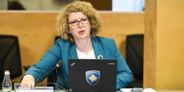 “52 tonë mangu” – brenda telefonit të ministres Rozeta Hajdari, sekreti shtetëror u diskutua në telefon