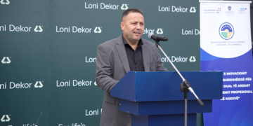 Shembull suksesi: Nxënësit e trajnuar në “Loni Dekor” diplomojnë si profesionistët e parë të mësimit dual në Vushtrri