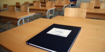 Arrestohet mësuesi kosovar, dyshohet se rrahu nxënësin 10-vjeçar në shkollë (Emri)