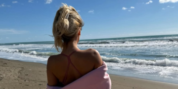 Luana Vjollca shfaqet nga bregdeti, mahnit me linjat