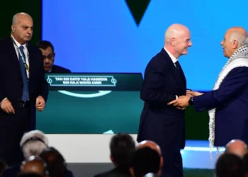 “Ne po vuajmë”, si dështoi presidenti i FIFA-s t’i bindë delegatët e Palestinës dhe Izraelit t’i shtrëngojnë duart?