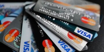 Policia ngre alarmin: Po vidhen llogaritë bankare të qytetarëve përmes mashtrimeve me SMS