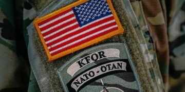 Kongresmeni Torres me rezolutë kërkon që trupat amerikane të mbeten në Kosovë deri në fund të misionit të KFOR-it