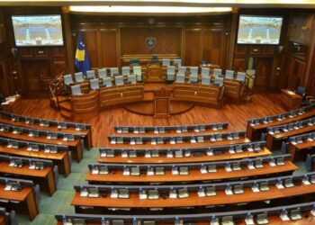 Dy ish-deputete të Vetëvendosjes do të aderojnë në partitë opozitare, njëra në PDK e tjetra në LDK!
