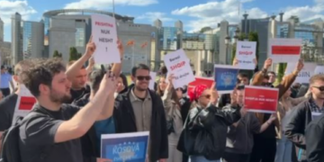 “Prishtina nuk hesht”, studentëve shqiptarë në Shkup u bashkohen në protestë edhe kolegë nga Kosova