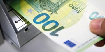Azemi: S’përjashtohet mundësia që shtesat prej 100 eurosh për sektorin privat të mos ekzekutohen fare