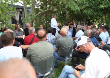 Rama takon fermerët e Vushtrrisë: S’do të ketë më politika që dëmtojnë produktet vendore