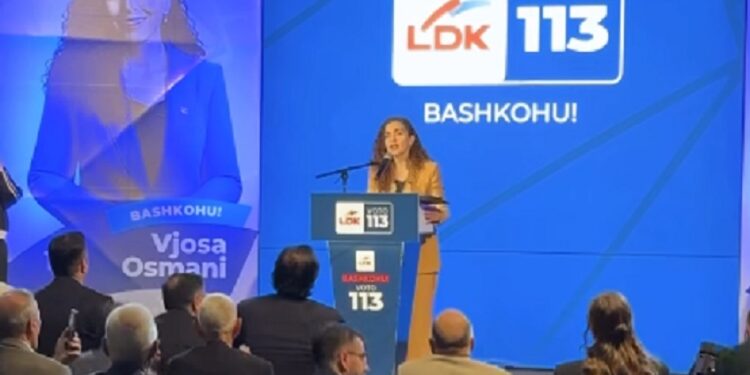 Vjosa Osmani në Vushtrri: Ky qytet historik gjithmonë ka dëshmuar se në kohët më të rënda është kështjella më e fort e mbrojtjes së Republikës sonë (VIDEO)
