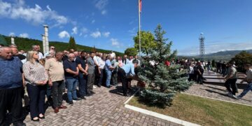 Rrahman Rama bën homazhe në Ditën e Dëshmorëve të Mitrovicës