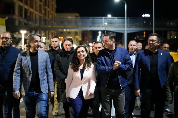  Përparim Rama dhe grupi i tij     Analisti  Po iu qasen gabim LDK së të tri grupet