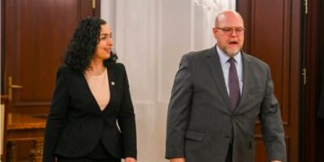 Jeff Hovenier: Presidentja Osmani ka luajtur rol konstruktiv në raportet Kosovë-ShBA 