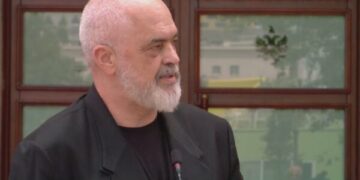 “Për çfarë na duhen resortet luksoze?”, Rama: Të rinjtë mund të pyesin ChatGPT çfarë sjellin në ekonomi