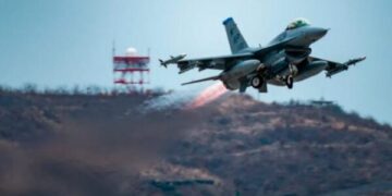 NBC News: Një avion F-15 amerikan u rrëzua në Iran nga një raketë kineze