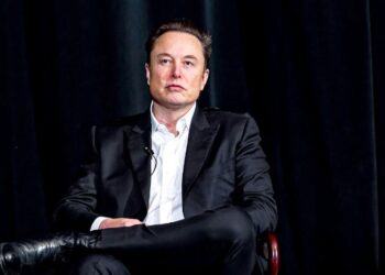 Musk bie nga “froni” i trilionerit