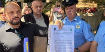 Ndalohet kryetari i Mitrovicës së Veriut, tentoi ta heqë shenjën “E dua Mitrovicën”