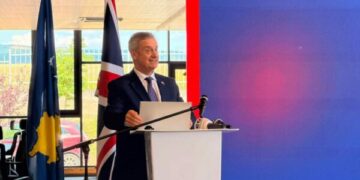 Ambasadori britanik: Tregtia me Kosovën është shumë e ulët, investitorët largohen kur mungon zbatimi i zotimeve
