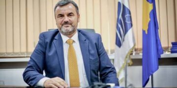 Avokati i Popullit reagon për keqperdorimin e vajzës së mitur nga Albin Kurti në tubimin e Vetëvendosjes