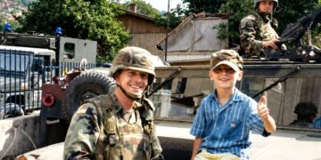 Pas 27 vitesh, ushtari amerikan i NATO-s emocionohet nga mesazhi i një kosovari: Sakrifica ime ia vlejti