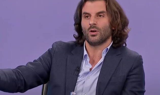 Kraki reagon për kodin e veshjes në Komunën e Mitrovicës të vendosur nga Peci: “Komuna s’mund t’u imponojë rregulla qytetarëve”