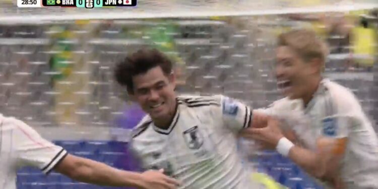 GOOOOL! Japonia shënon ndaj Brazilit në Kupën e Botës