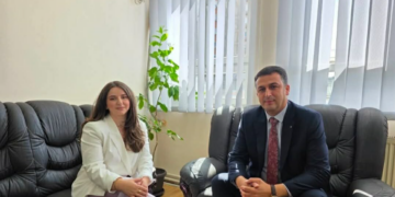 Qesharake | Kryetari i Gjykatës në Pejë takon punëtoren e tij, lëshon komunikatë