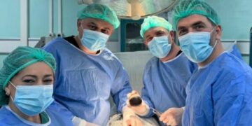 Operacion i rrallë në Spitalin e Mitrovicës, 54-vjeçarit i hiqen tre gurë të mëdhenj nga sistemi urinar