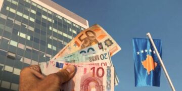 Raporti i fundit i pagave në Kosovë: Kush paguhet më shumë e kush më pak?
