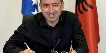 Dimal Basha jep lajmin e mirë për shoferët e kamionëve dhe autobusëve