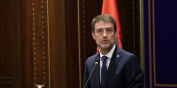Kryediplomati shqiptar Hoxha uron Kosovën për zgjedhjet: Presim me shumë interes formimin e institucioneve