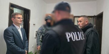 Pamje nga operacioni gjatë të cilit u arrestuan 5 persona të dyshuar për kri’me lufte