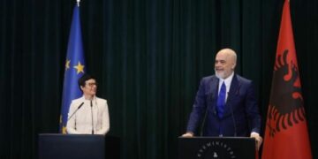 Kos thotë se kanë ‘‘garanci’’ nga qeveria e Shqipërisë për Zvërnecin: KE është njohur në detaje për procesin