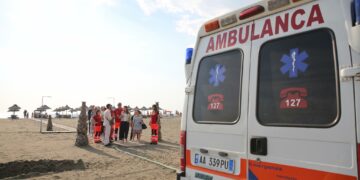 Ngjarje e rëndë në Durrës, humb jetën në det një 11-vjeçar