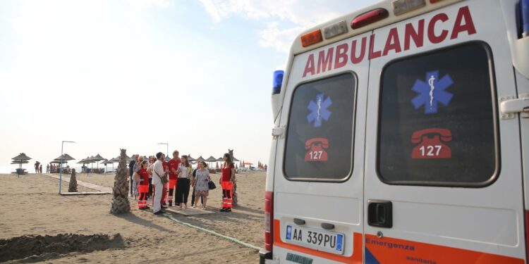 Ngjarje e rëndë në Durrës, humb jetën në det një 11-vjeçar