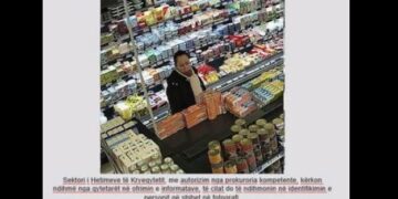 Policia kërkon ndihmën e qytetarëve për identifikimin e një të dyshuare për vjedhje