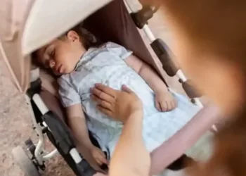 Kujdes, ky gabim i thjeshtë në vapë mund të rrezikojë jetën e fëmijës tënd