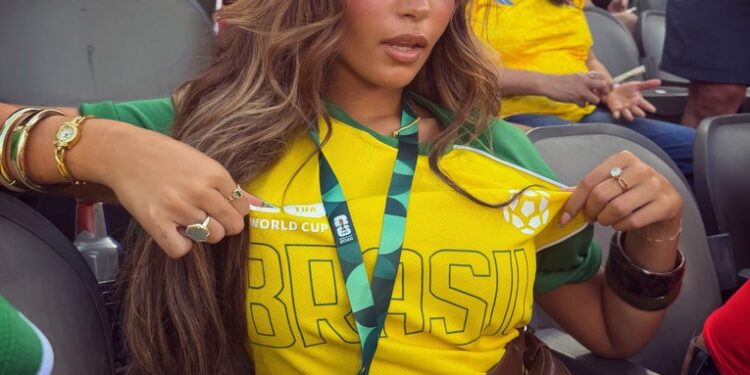 Modelja braziliane Gabriela Moura tërheq vëmendje në Kupën e Botës 2026